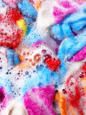 Temiz, renkli bir kumaş yıkama önce emmek