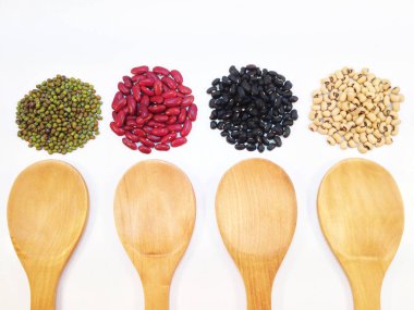 Siyah göz bezelye, mung fasulye, fasulye ve kırmızı barbunya fasulyesi ve