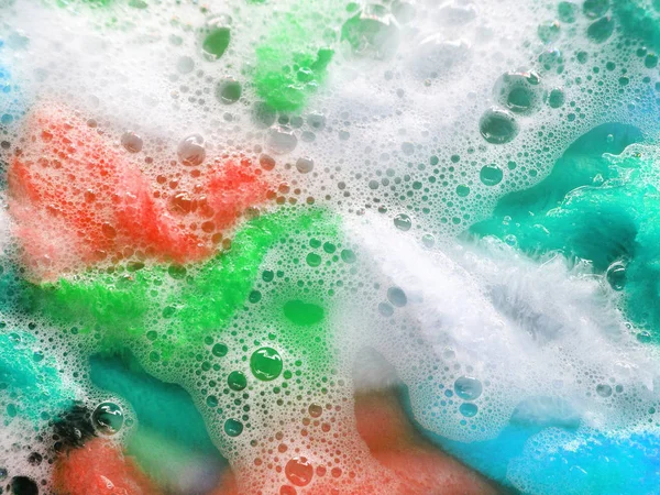 Colorato pulito, immergere un panno prima del lavaggio — Foto Stock