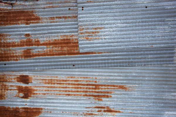 Dokulu arka plan için eski paslı çinko levhalar