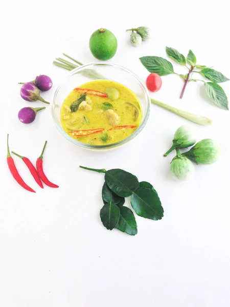 Curry verde con bola de pescado y verduras — Foto de Stock