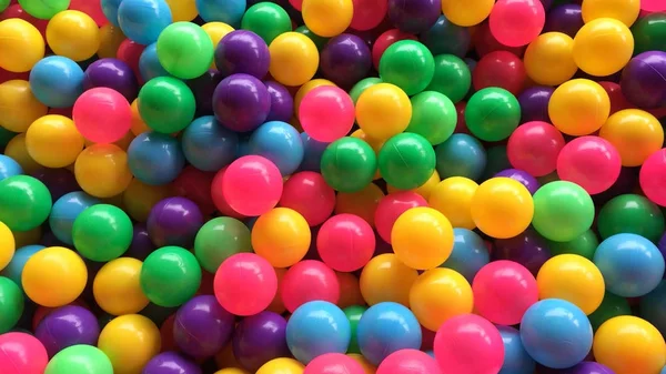 Piscine sèche pour enfants avec des boules colorées — Photo