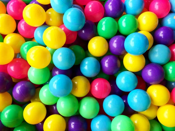 Piscina infantil seca con bolas de colores —  Fotos de Stock