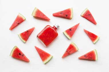 Beyaz içkiler taze karpuz.