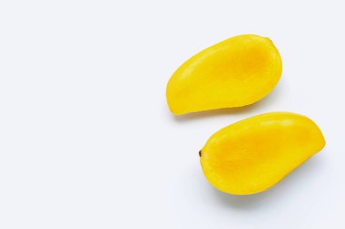 Tropik meyve, beyaz arka planda mango.. 