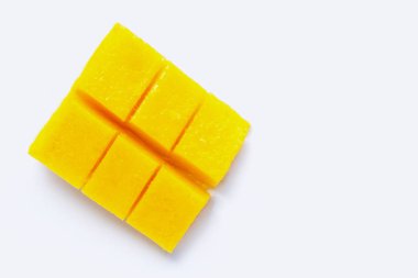 Tropik meyve, beyaz arka planda mango.. 