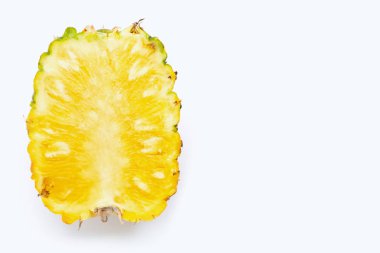 Beyaz ananas dilimleri.