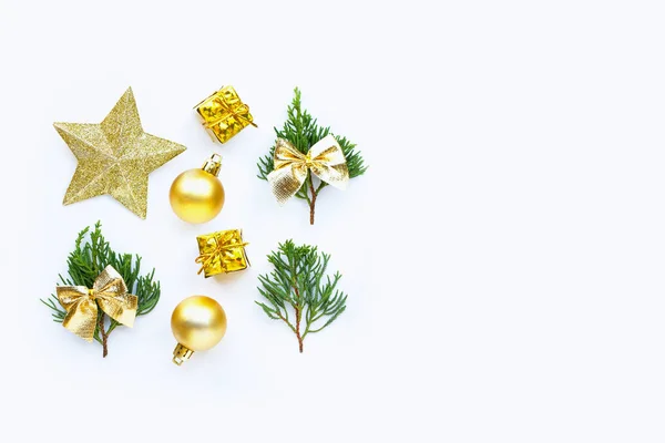 Vrolijk kerstfeest en fijne feestdagen, kerstcompositie. geschenken — Stockfoto