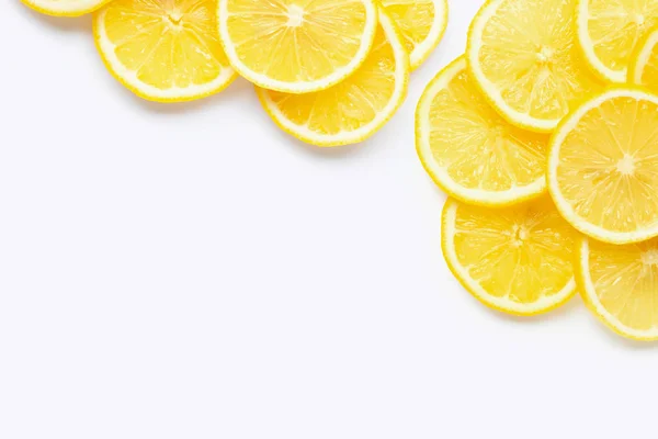 Рамка зі свіжого лимона зі скибочками на білому тлі . — стокове фото