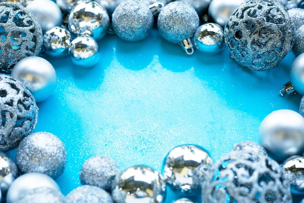 Vrolijk kerstfeest en fijne feestdagen, kerstballen decoratie — Stockfoto