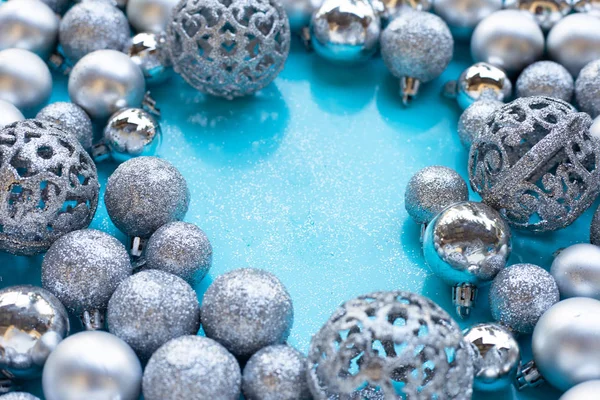 Vrolijk kerstfeest en fijne feestdagen, kerstballen decoratie — Stockfoto