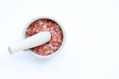 Pembe himalaya tuzlu havan topuzu ve arkaplan. Boşluğu kopyala