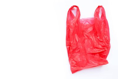 Beyaz arka planda kırmızı plastik torba. Boşluğu kopyala