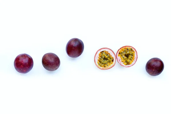 Passionsfrucht Auf Weißem Hintergrund Ansicht Von Oben — Stockfoto