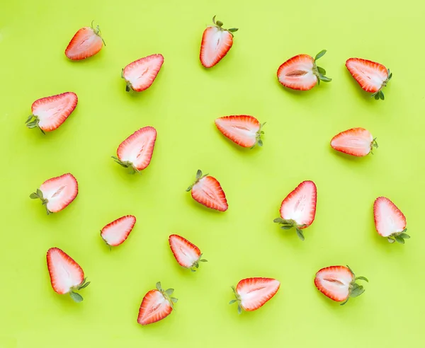 Reife Erdbeeren Auf Grünem Hintergrund Ansicht Von Oben — Stockfoto