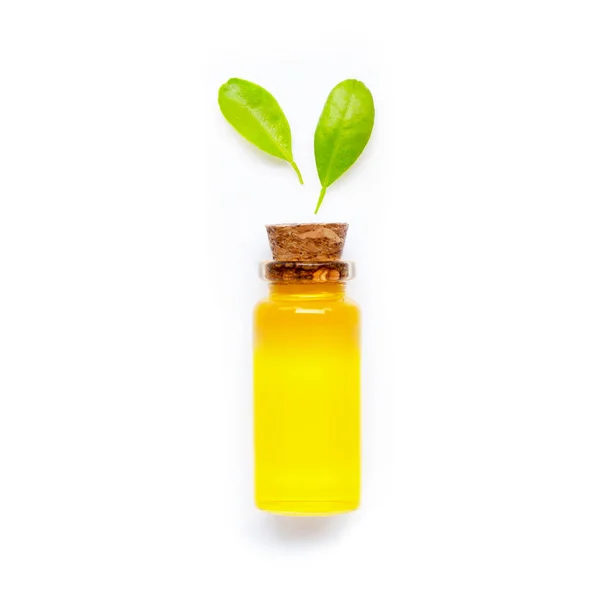 Natürliches Zitrusöl Mit Grünen Blättern Auf Weißem Hintergrund Hohes Vitamin — Stockfoto