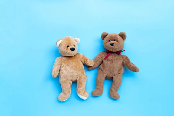 Urso Brinquedo Casal Fundo Azul Espaço Cópia — Fotografia de Stock
