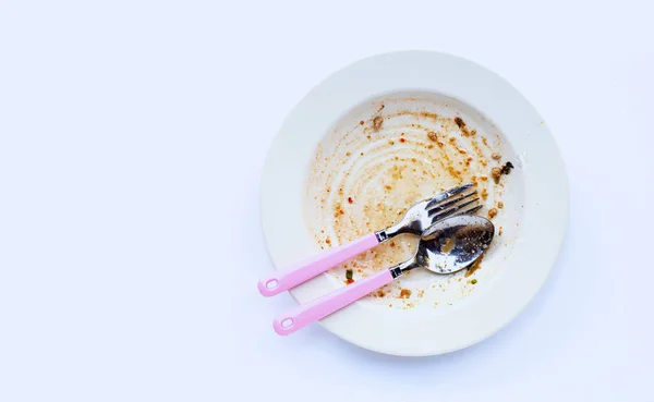 Plato Sucio Con Cuchara Tenedor Sobre Fondo Blanco Copiar Espacio —  Fotos de Stock