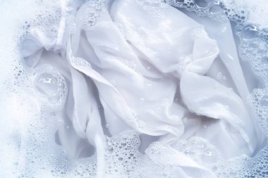 Yıkamadan önce kumaşı ıslat, beyaz bez.