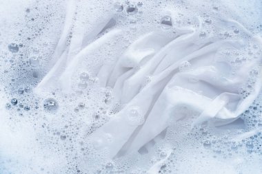 Yıkamadan önce kumaşı ıslat, beyaz bez.