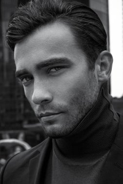 Beyaz deri yakışıklı iş adamı için ekonomi iş arıyorum