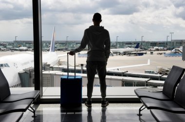 Havaalanı üzerinde bekleyen