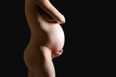 Sekiz buçuk ay hamile kadın