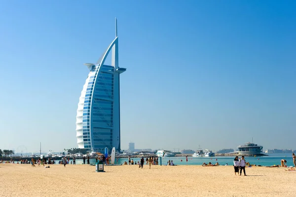Veřejná pláž v Dubaji — Stock fotografie