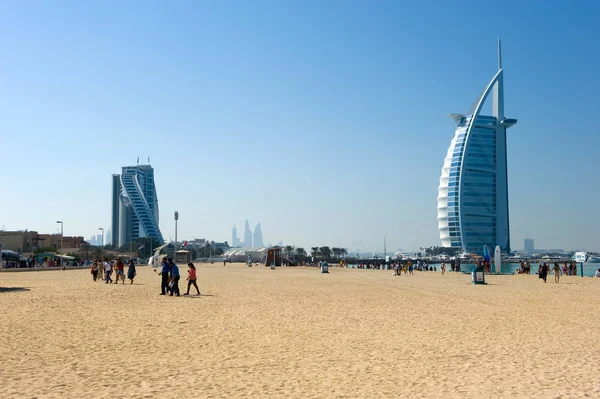 Veřejná pláž v Dubaji — Stock fotografie