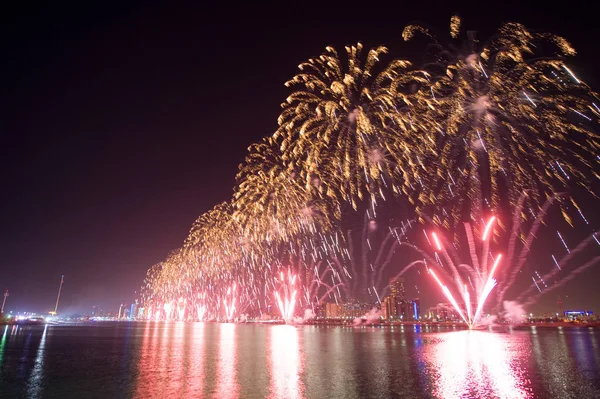 Spectacle feux d'artifice Abu Dhabi — Photo