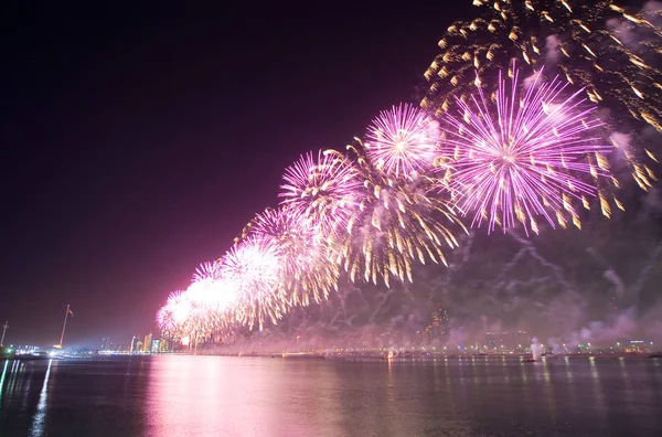 Spectacle feux d'artifice Abu Dhabi — Photo