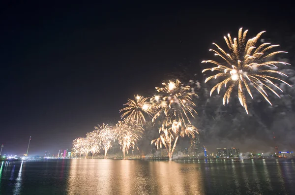 Spectacle feux d'artifice Abu Dhabi — Photo