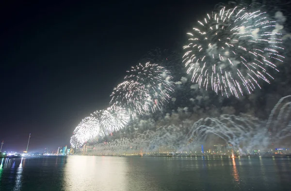 Spectacle feux d'artifice Abu Dhabi — Photo