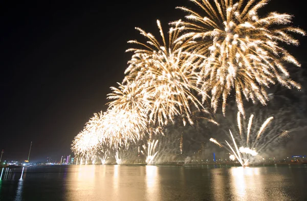 Feuerwerk abu dhabi — Stockfoto