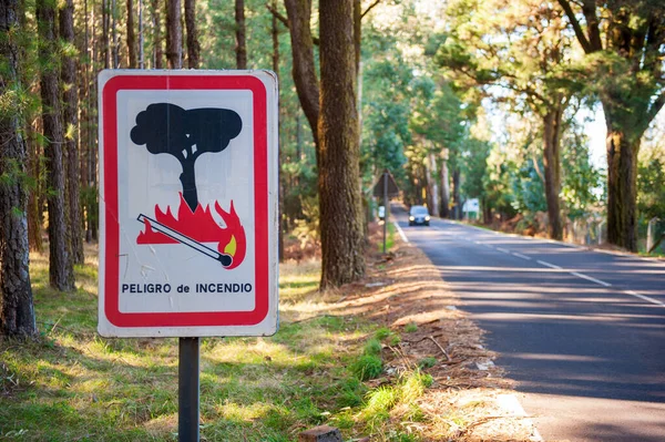 Señal de advertencia para incendios forestales — Foto de Stock