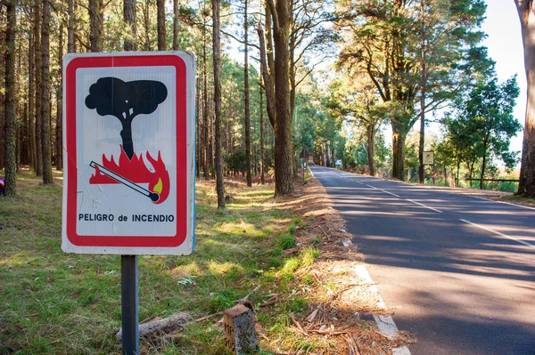 Varningsskylt för buskbrand — Stockfoto
