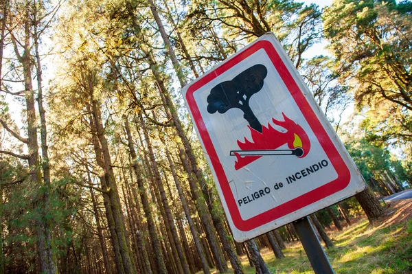 Warning sign for bushfire — Stock Photo, Image