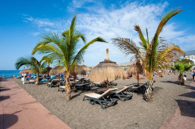 Playa de torviscas 'taki turistler