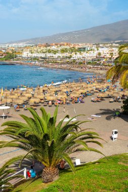 Playa de torviscas 'taki turistler