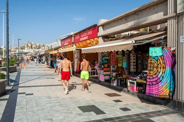 Winkels aan de boulevard van Playa de Fanabe — Stockfoto