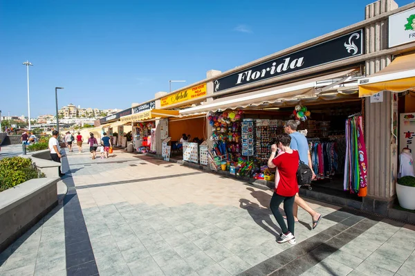 Winkels aan de boulevard van Playa de Fanabe — Stockfoto