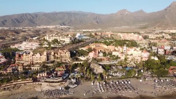 Playa Duque Teneryfie Wysp Kanaryjskich Jest Jedna Najpiękniejszych Najbardziej Popularnych — Wideo stockowe
