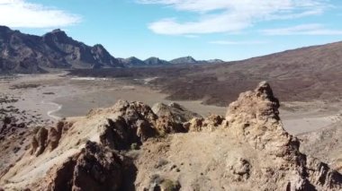 Tenerife Kanarya Adası 'ndaki Teide Ulusal Parkı turistler için en popüler yerdir..