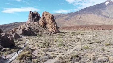 Tenerife Kanarya Adası 'ndaki Teide Ulusal Parkı' nın 4 K videosu. Burası turistler için en popüler yer..