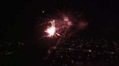 Yeni yıl arifesinde havai fişekler İHA 'dan görüldüğü gibi.
