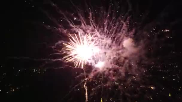Πυροτεχνήματα Την Παραμονή Της Πρωτοχρονιάς Όπως Φαίνεται Από Ένα Drone — Αρχείο Βίντεο