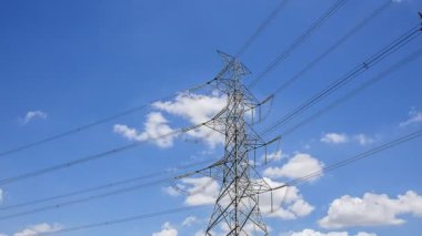zaman aralıklı çekim - uzun boylu elektrik bulutlu gökyüzü