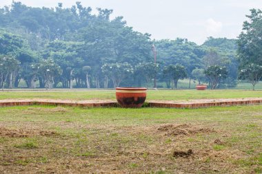 Pot bahçede su koymak