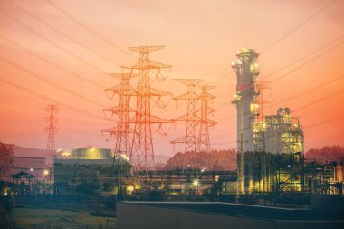 Elektrik tesisi ve günbatımı gökyüzü