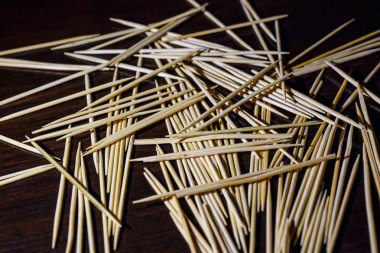  Tablo doku üzerinde ahşap kürdan